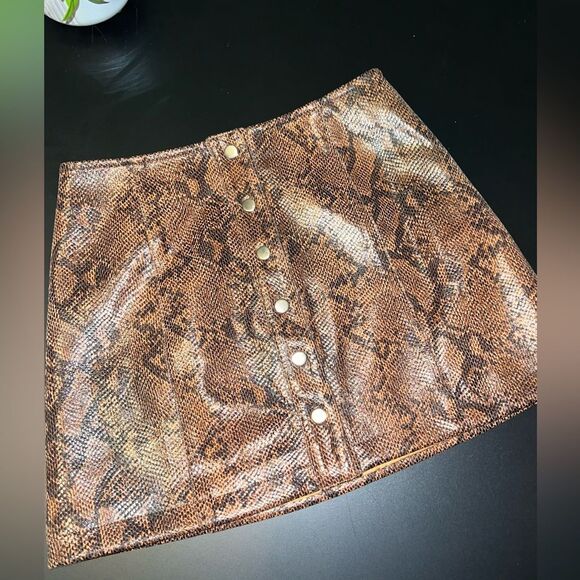 ASTR The Label Come Slither Snake Print Skirt Size S ( Small flaw, read … - Picture 2 of 10